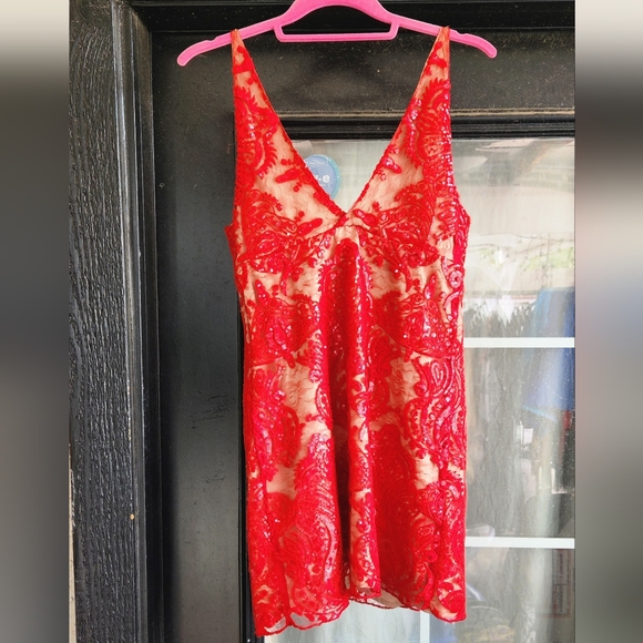 Red‎ Lace Sleeveless Dress - Picture 1 of 3